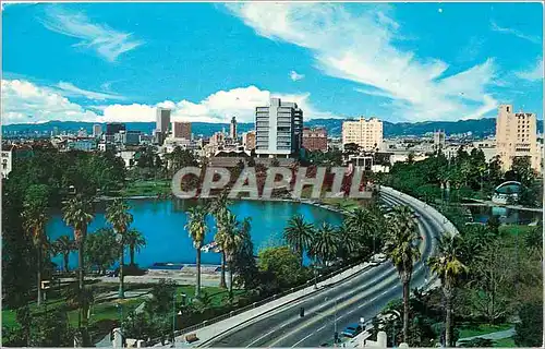 Cartes postales moderne World Famous wilhire BLDV and Beautiful McArthur Park Los Angeles California