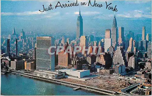 Cartes postales moderne United Nations Building with Empire State Building at Left and Chrysler Building at right New Yo