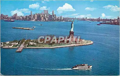 Moderne Karte Lower New York Harbor Showing the State of Liberty and  New York Skyline in the Background