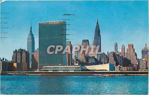 Moderne Karte Mid Manhattan skyline From Across the East River