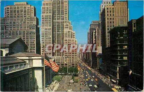 Cartes postales moderne Looking up Fifth Avenue Trom NY Public Library