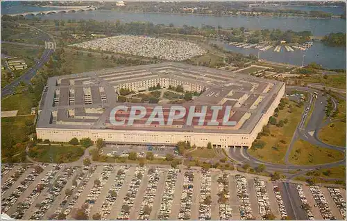 Cartes postales moderne The Pentagon Headquarters for US Defense Department is located in Arlington Virginia  Militaria