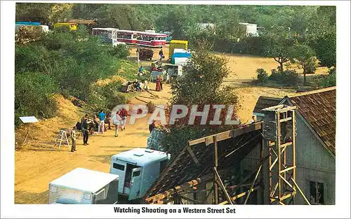 Cartes postales moderne Watching Shooting on a Western Street Set The Phantom and his Visiting Friends