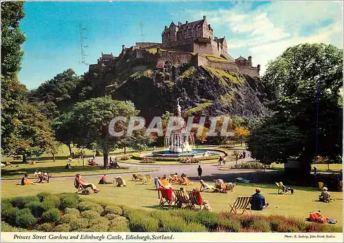 Cartes postales moderne Princes Street Gardens and Edinburgh Castle Edinburgh Scotland