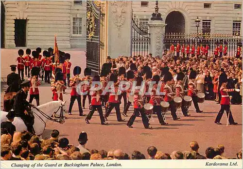 Cartes postales moderne Changing of the Guard at Buckingham Palace London Militaria