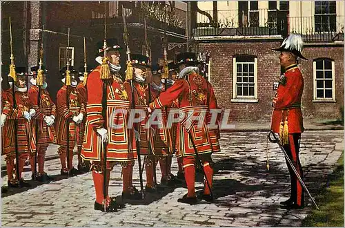 Cartes postales moderne yeoman Warders Tower of London