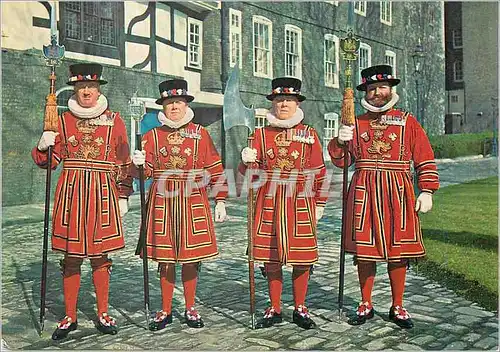 Cartes postales moderne La tour de Londres Yeomen en Grande Tenue Folklore Militaria