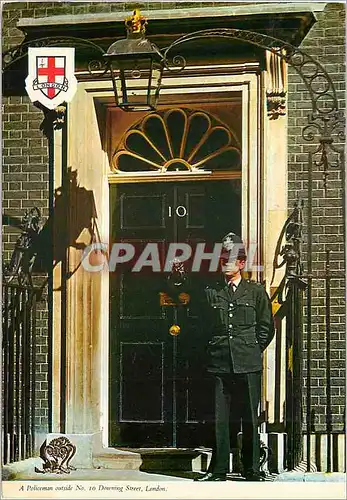 Moderne Karte A Policeman Outside Downing Street London Police