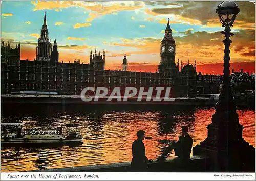 Cartes postales moderne Sunset Over the Houses of Parliament London