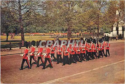 Moderne Karte London Guards Marching to Their Headquarters Wellington Militaria