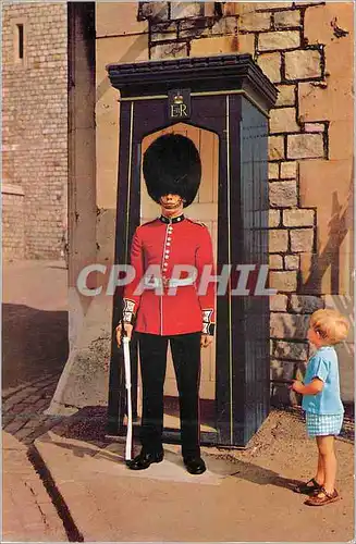 Cartes postales moderne Foot Guard on Sentry Duty Militaria Enfant