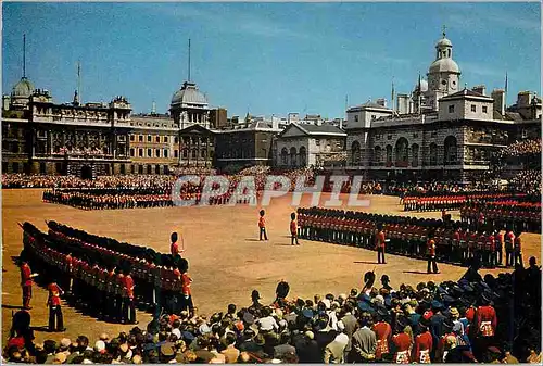 Cartes postales moderne London Trooping the Colour Militaria
