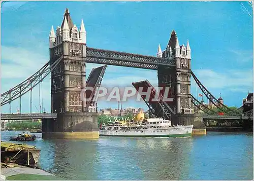 Cartes postales moderne Tower Bridge London Bateau