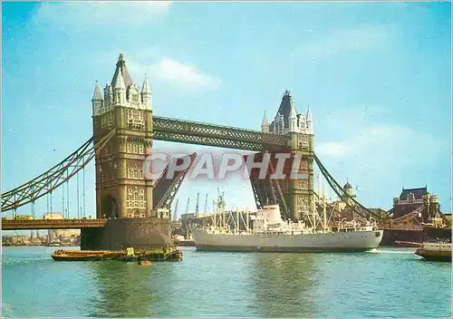 Cartes postales moderne Tower Bridge Bateau