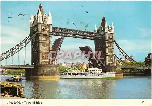 Cartes postales moderne Tower Bridge London Bateau