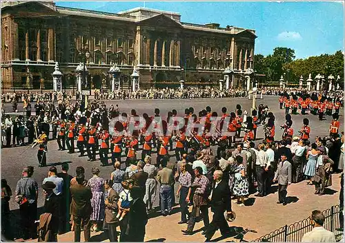 Cartes postales moderne Guards Band Leaving Buckingham Palace London Militaria