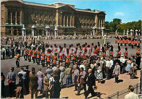 Cartes postales moderne Guards Band Leaving Buckingham Palace London Militaria