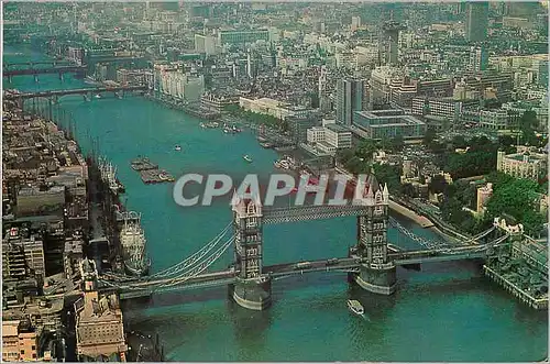 Cartes postales moderne Aerial View of Tower Bridge and the City of London