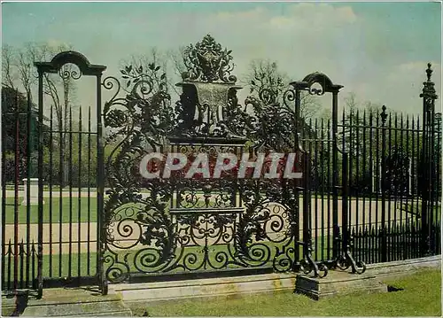 Cartes postales moderne Hampton Court Palace London The Tijou Screen C 1693 in the Privy Garden