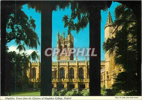 Cartes postales moderne Magdalen Tower From the Cloisters of Magdalen College Oxford