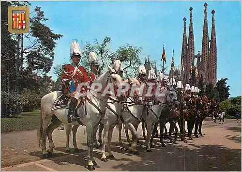 Cartes postales moderne Barcelona avec Uniforme de Gala Au Fond le Temple de la sacree Famille Militaria