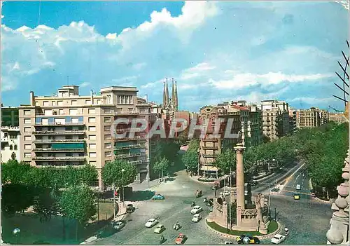 Cartes postales moderne Barcelona Avenue du Generalismo et Sainte Famille au Fonds