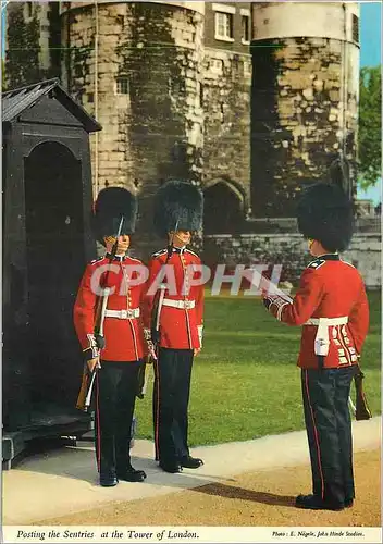 Moderne Karte Posting the Sentries at the Tower of London Militaria