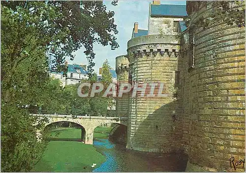 Cartes postales moderne Nantes le Chateau des Ducs de Bretagne l'Entree Principale le Pont Levis Les Tours du Pied de Bi
