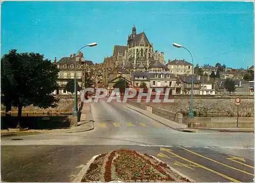 Cartes postales moderne Mayenne le Pont Notre Dame la Basilique et le Chateau