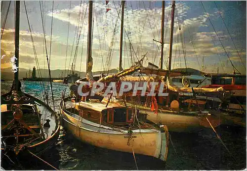 Cartes postales moderne Mediterranee aux rivage sans nuage Bateaux de peche
