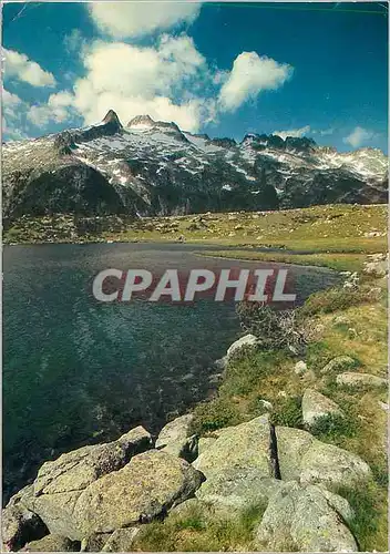 Cartes postales moderne Les pyrenees le lac d'aumar (2193m) au pied des glaciers de neouvielle (3091 m