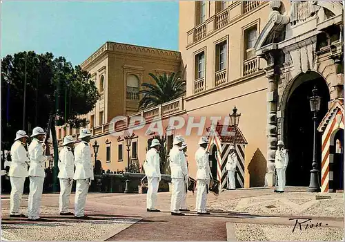 Cartes postales moderne Principaute de Monaco La releve de la Garde devant le Palais Princier Militaria