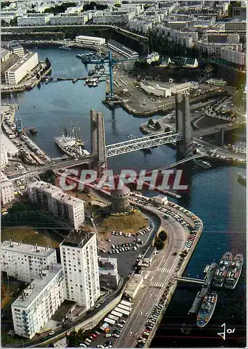 Cartes postales moderne La Bretagne en couleurs brest (Finistere) vue generale sur le penfeld et le pont levant Bateaux