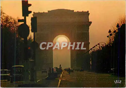 Cartes postales moderne Paris Crepuscule sur les Champs Elysees et l'Arc de Triomphe