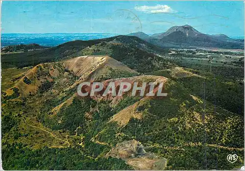 Cartes postales moderne L'Auvergne Pittoresque Volcans jumeaux des Puys de la Vache et de Lassalas