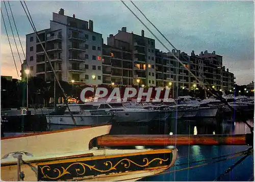 Cartes postales moderne Hyeres-Les-Palmiers Port Saint-Pierre la nuit