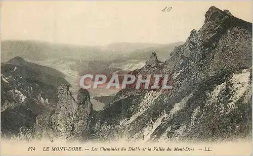 Cartes postales Le Mont Dore Les cheminees du diable et la vallee du Mont Dore