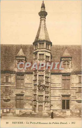 Ansichtskarte AK Nevers la porte d'honneur du palais ducal