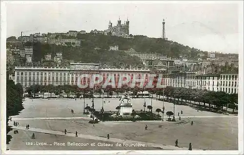 Cartes postales Lyon place bellecour et coteau de fouviere