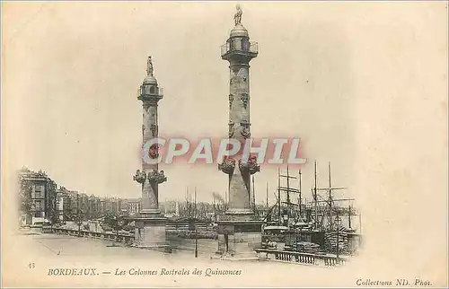 Ansichtskarte AK Bordeaux Les Colonnes Rostrales des Quinconces Bateaux