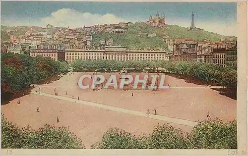 Cartes postales Lyon Place Bellecour et Colline de Fourviere