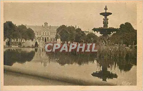 Cartes postales Angers (M et L) L'Hotel de Ville pris des Jardins