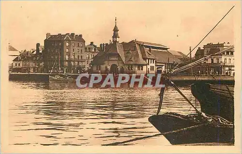 Ansichtskarte AK Dieppe Les quais et la Halle au Poisson ateaux