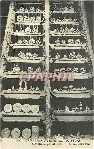 Cartes postales Clermont Ferrand P de D Objets se persifiant