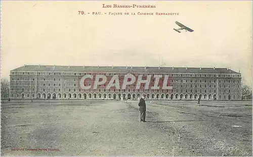 Cartes postales Pau Facade de la Caserne Bernadotte Avion Militaria