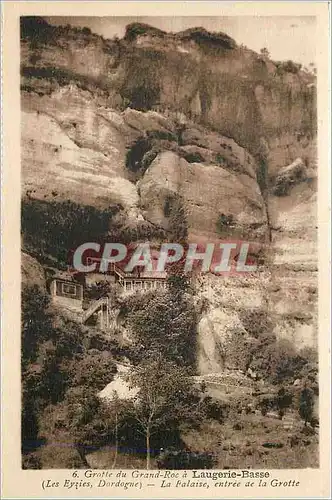Cartes postales Grotte du Grand Roc a Laugerie Basse Les Eyzies Dordogne La Falaise entree de la Grotte