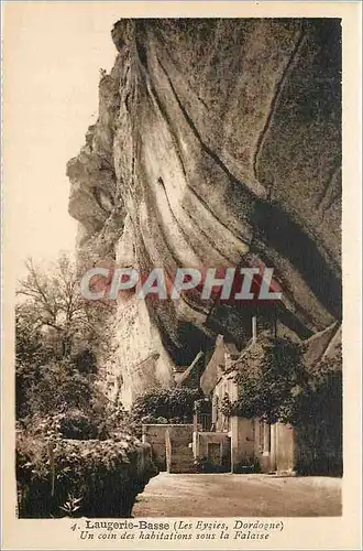Cartes postales Laugerie Basse Les Eyzies Dordogne Un coin des habitations sous la Falaise