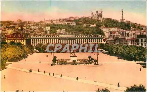 Ansichtskarte AK Lyon Place Bellecour et Coteau de Fourviere