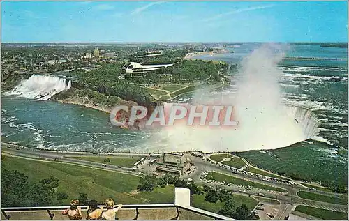 Cartes postales moderne A panoramic view of the Canadian Horshe Falls and the American Falls Helicoptere