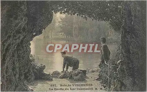 Cartes postales Bois de Vincennes La Grotte du Lac Daumesnil Enfants